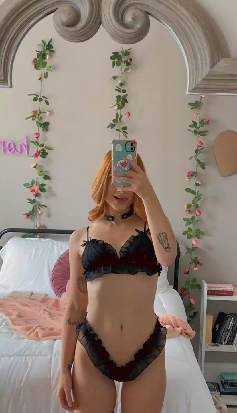 you should spend your night looking at my nudes 😘 posted by probablyreading23