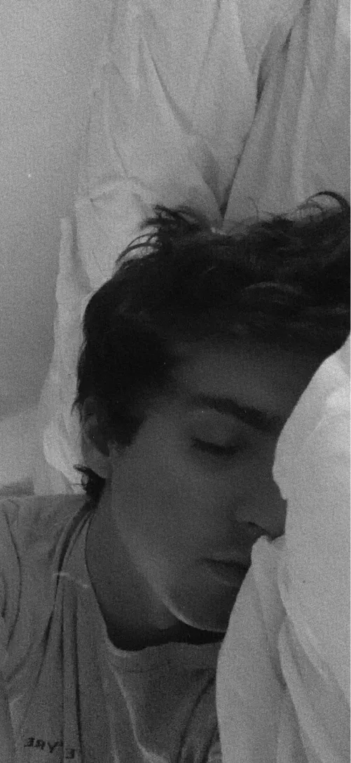 You waking up next to me by Sora1992