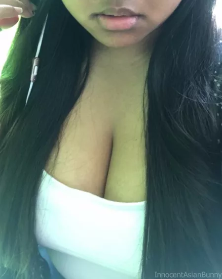 You want a peek? by InnocentAsianBunny