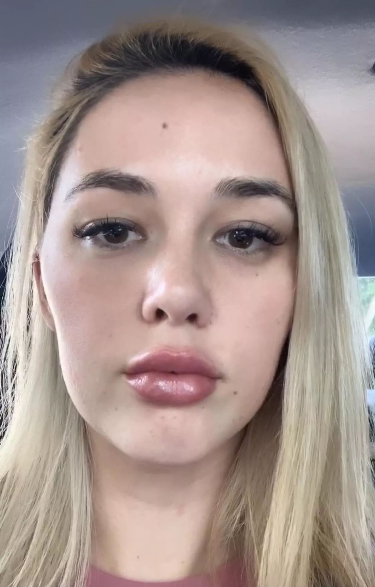 You wondering what those lips do? 👄 🍆 😈 posted by Ambergoeswild