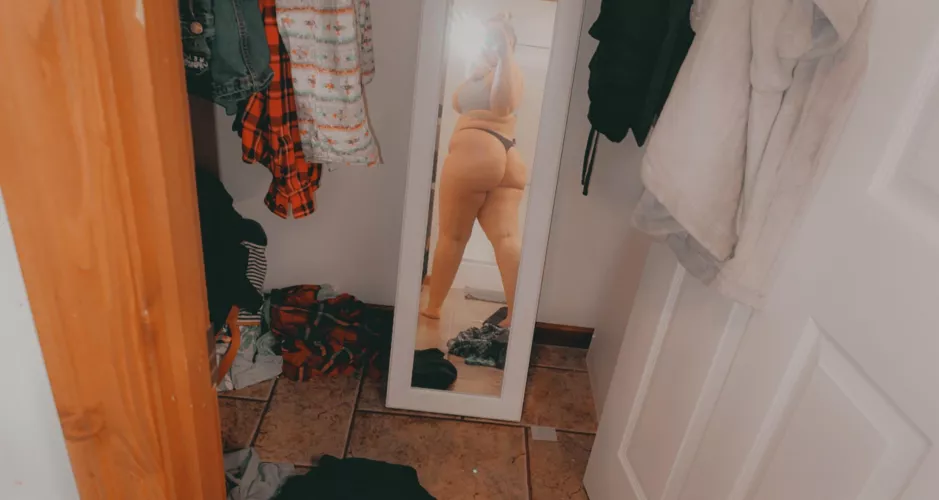 Young Hot Mom Booty 🥵 Link below 🤤🤤 by mobaby025