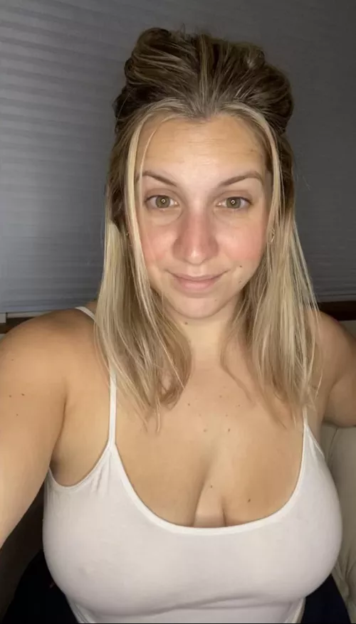 Your 29 y.o. milf next door by hi_its_hattie