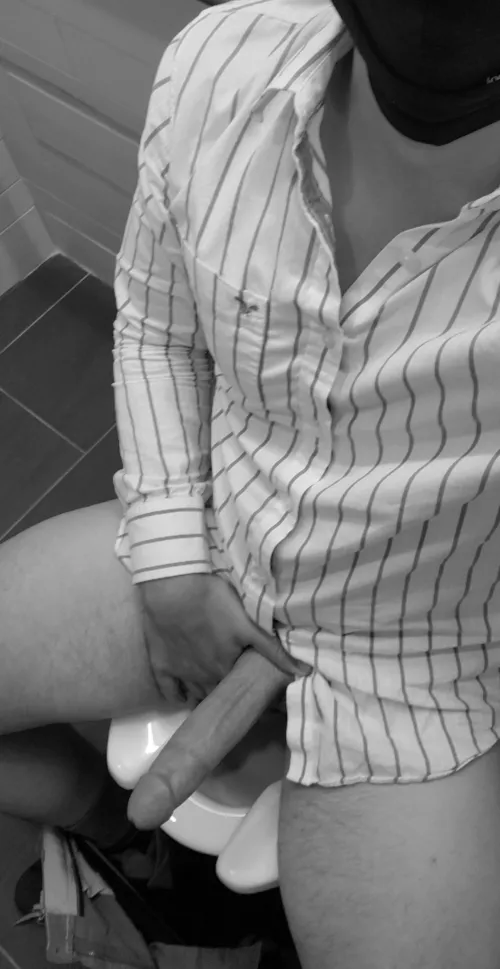 Your beefy hung coworker by lowboyznleg86