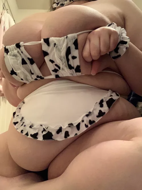 Your cow waiting patiently to be milked 🐮🥛 by slutcream53