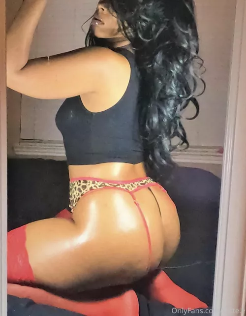 Your face belongs between my thighs .. by YourRoyalEssence