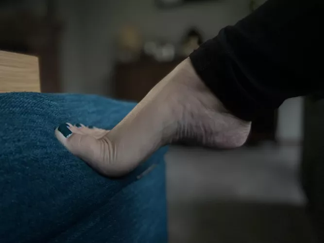 Your face would make a better footrest. 😈 by lunabarefoot