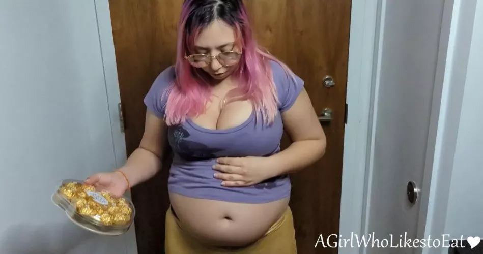 Your FAT Neighbour 👅 by AGirlWhoLyks2Eat