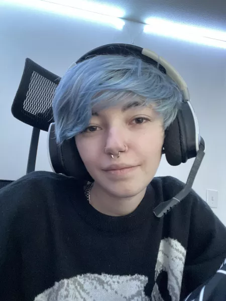 Your fav gamer girl is back🥰 so excited it’s October bc I turn 20 this month💙 (F19) by ERASEDWeeaboo