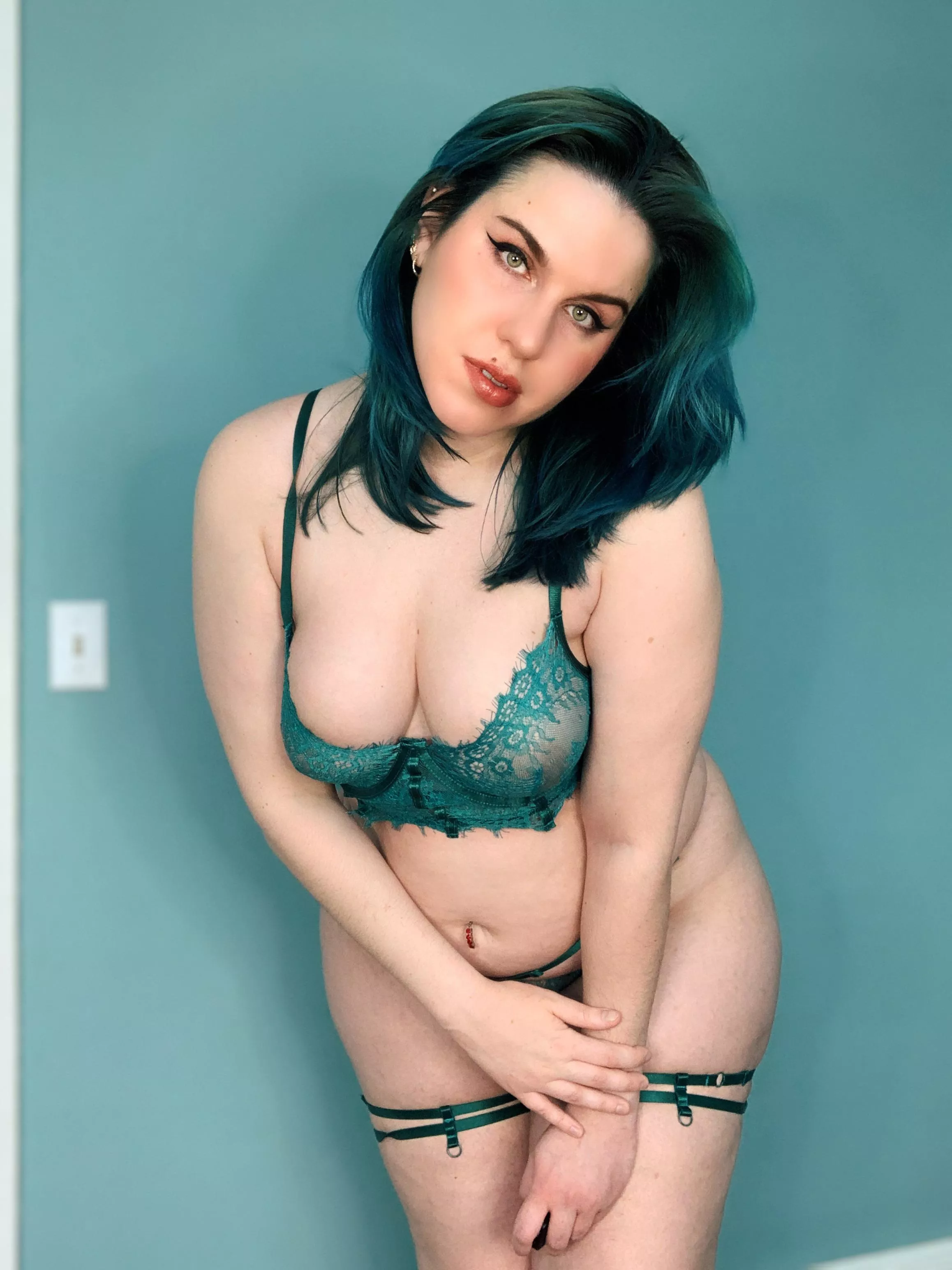 Your favorite girl is back 💋 posted by ReeseRisque