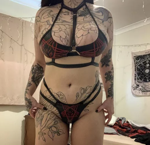 Your goth doll ready to for you to mind fuck and upgrade 🥰 by 1ssuezsg