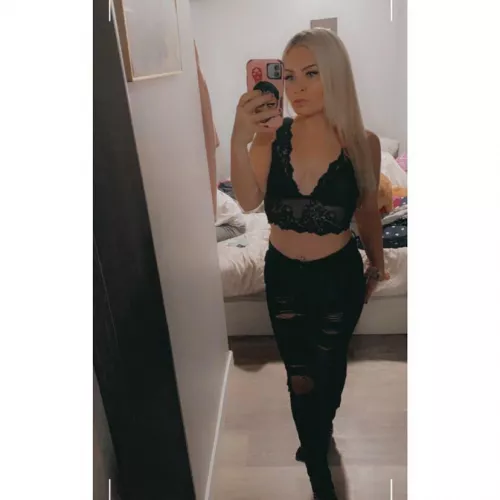 Your new favourite tiny stoner 😊💁🏼‍♀️ by Tinatotts