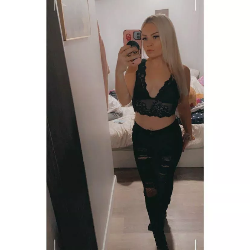 Your new favourite tiny stoner 😊💁🏼‍♀️ posted by Tinatotts