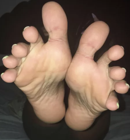 Your task: imagine your cum in between my toes, dripping down to my soles by PearNectar