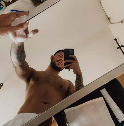 Your view when you look up 🙄😏 by Newfeelings__