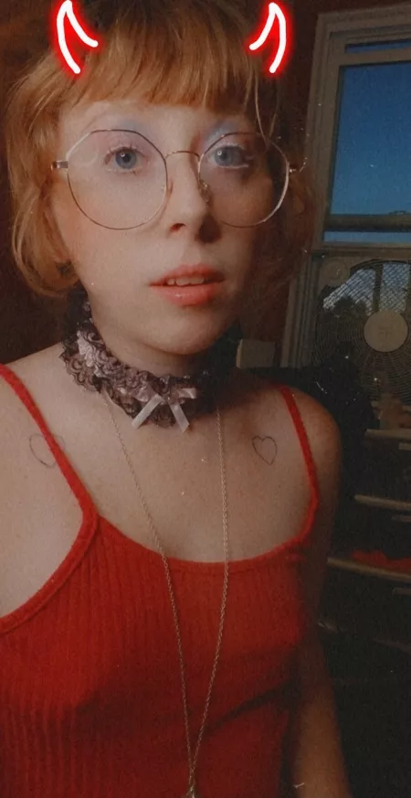 Your virtual girlfriend wants to know if you like her selfie :P by iris_blossom