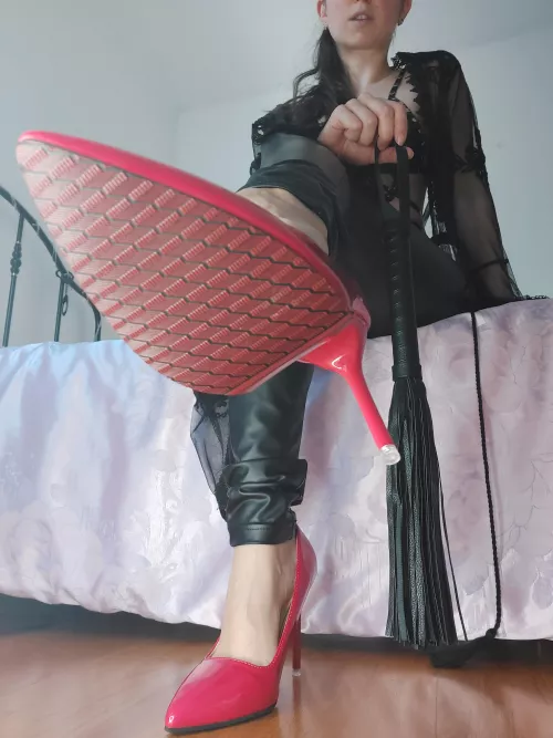 You're going to be a good little foot slut for me today, aren't you? by thetiniestbunny