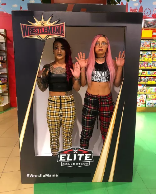 You've gotten an early Christmas gift. How are you gonna play with them? by _creatine_shits_