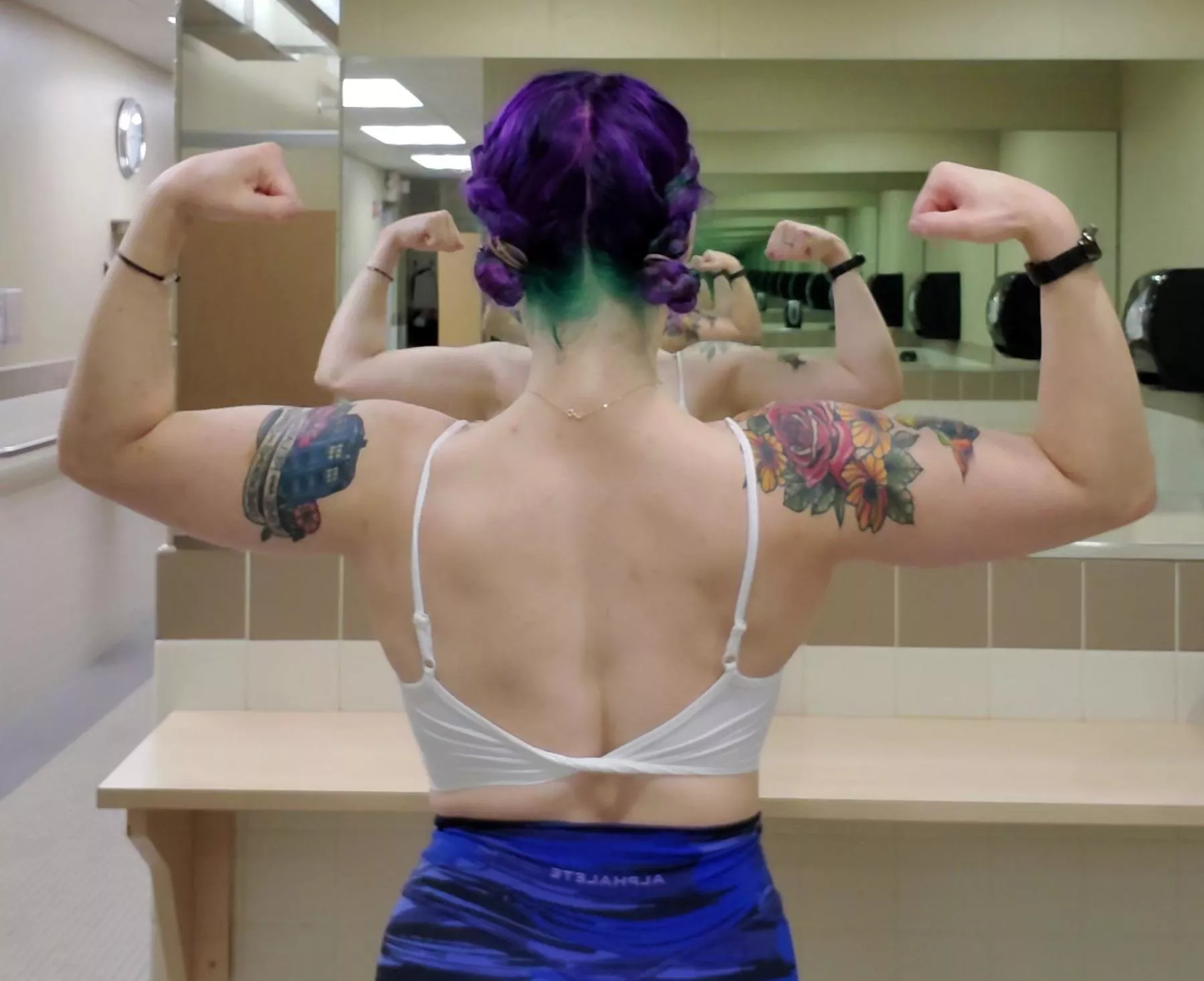 You've seen my ass, now you've seen my back 😜 I love being a strong fucker posted by powerliftingbeauty