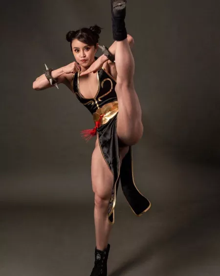 Yuan Herong Chun Li Cosplay by fill_it_with_cream