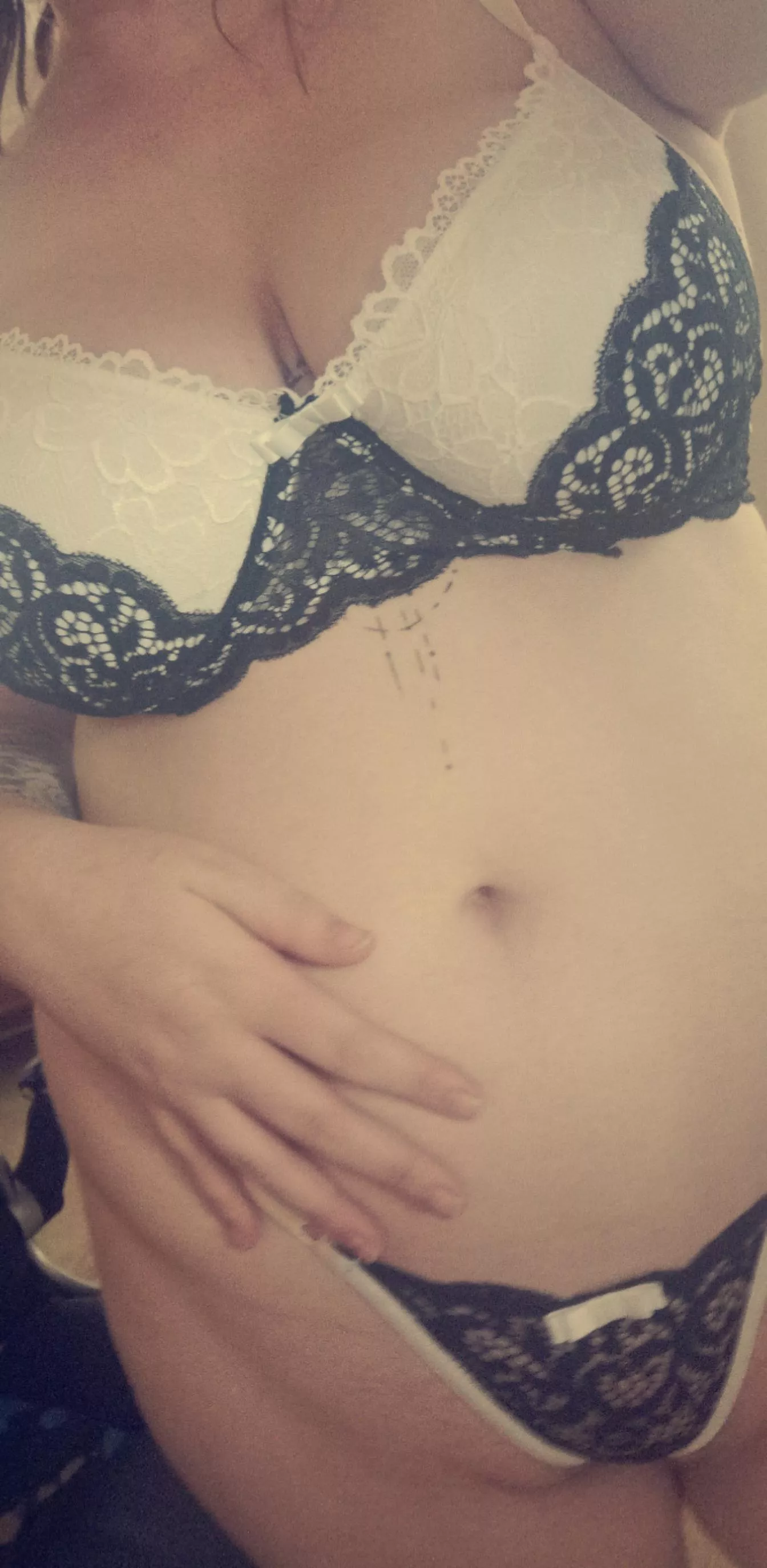 yummy honey 🦋 posted by LollyRed01