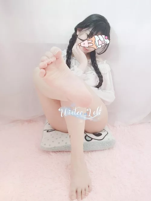 yummy hotty asian feet by Winter_Loli
