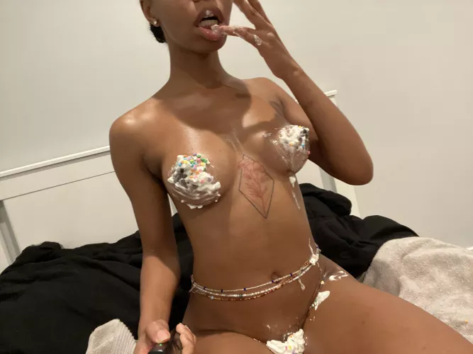 Yummy 😋 by slimgoodii