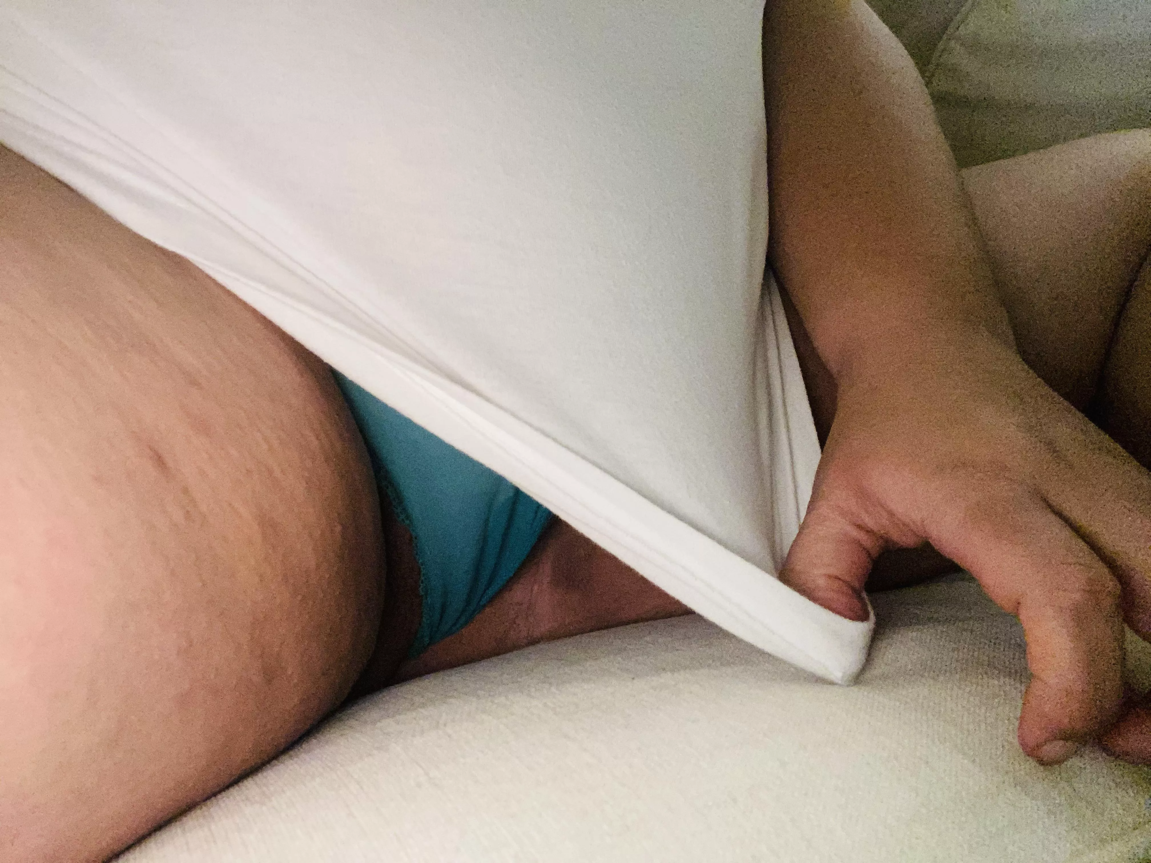 🎶Yup in my white tee, I break a bitch back.... and if she gotta (f)riend, she gotta suck a cock wit it.🎶 #momswhostillgetcrunk 😏 posted by [deleted]