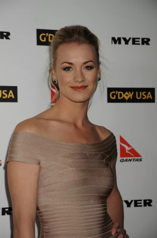 Yvonne Strahovski by Reese_Dominick