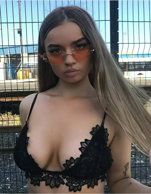 Zoe Frost by ThePinkFloydSound