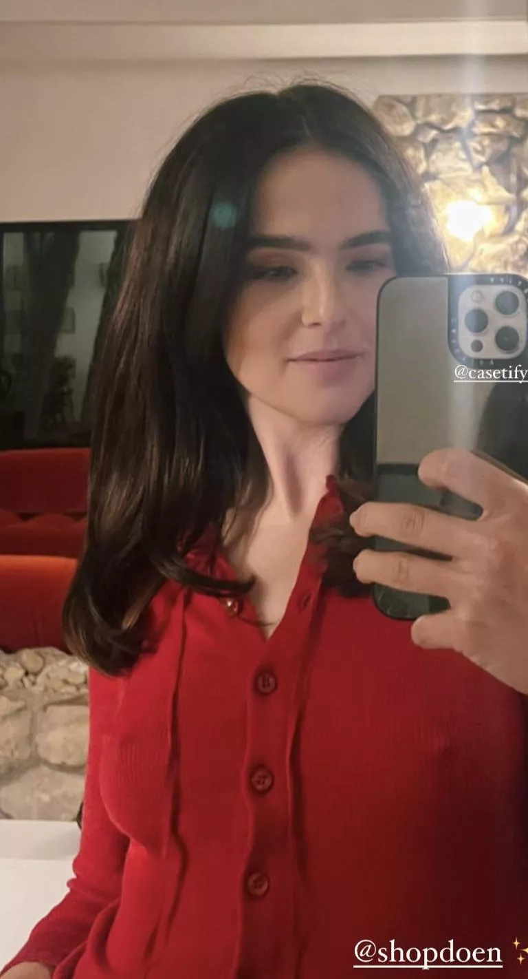 Zoey Deutch hot pokies posted by BrnrAccnttnt