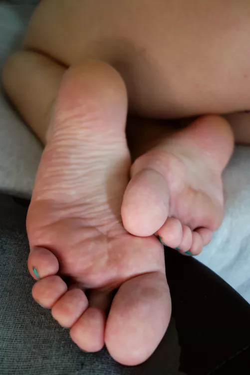 Zoom in and count my wrinkles ;) by SunnyLunaXO