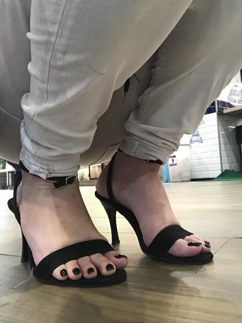 Zoom in so you get closer look! by Sea-Lead-3093