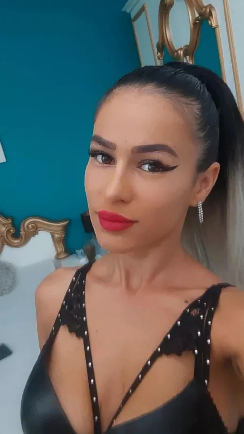 Zulema's Thursday fuckablephoto by ZulemaZahiir